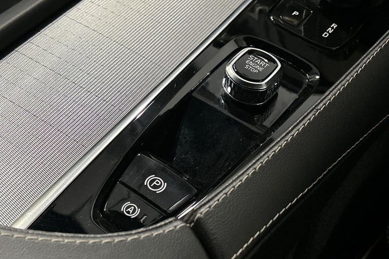 2021 Volvo XC90 Recharge R-Design, T8 AWD plug-in hybrid, 7 Seats ESTATE Petrol/Electric Hybrid A...