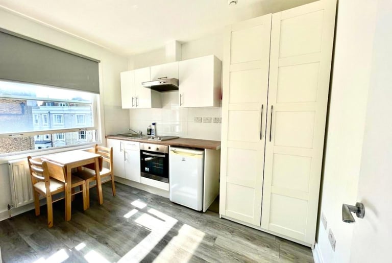 Self Contained Studio with Bills included Warwick Road, Earls Court
