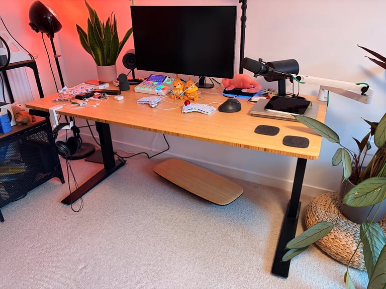Fully Jarvis Bamboo Electric Standing Desk