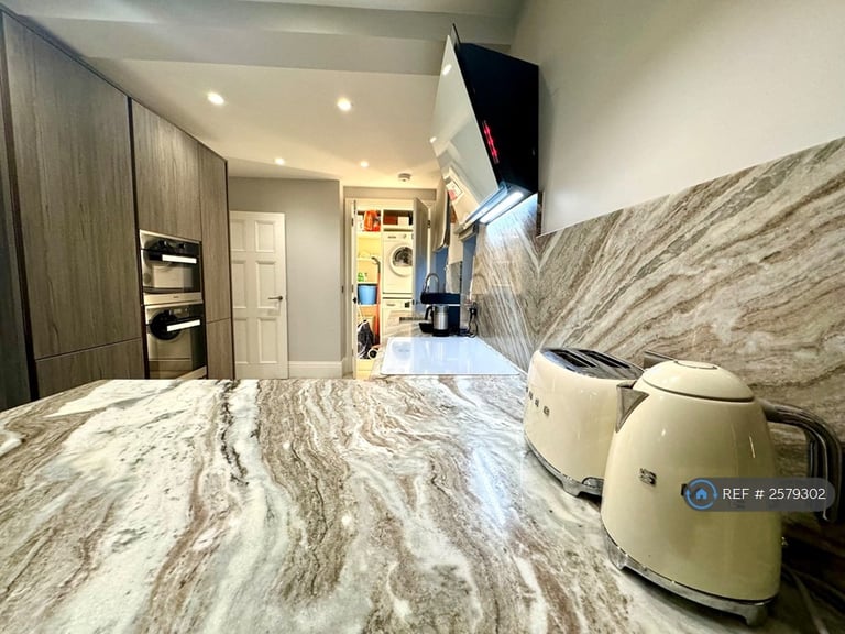 4 bedroom flat in Chiltern Court, London, NW1 (4 bed) (#2579302)