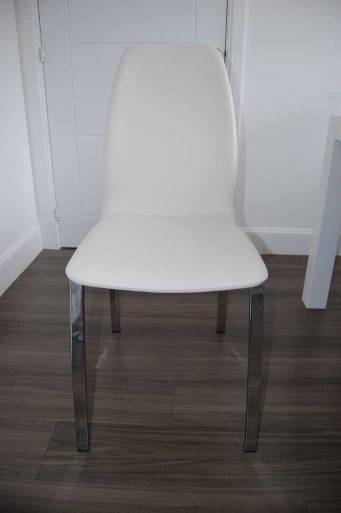 Extending Dining Table & 4 Chairs in High Gloss White