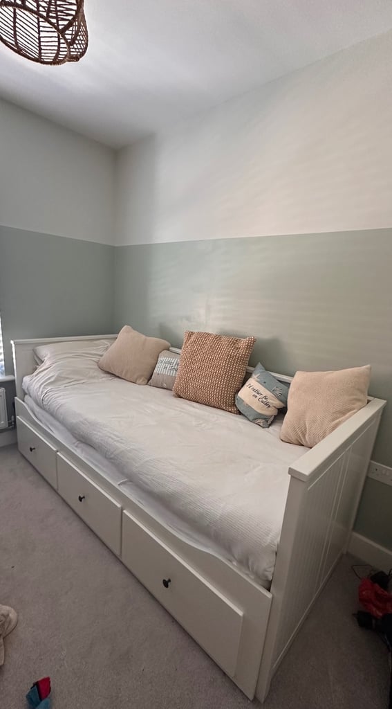 image for Hemnes Day Bed 