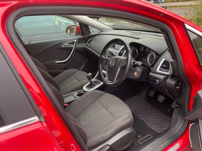 Vauxhall, ASTRA, Hatchback, 2011, Manual, 1598 (cc), 5 doors