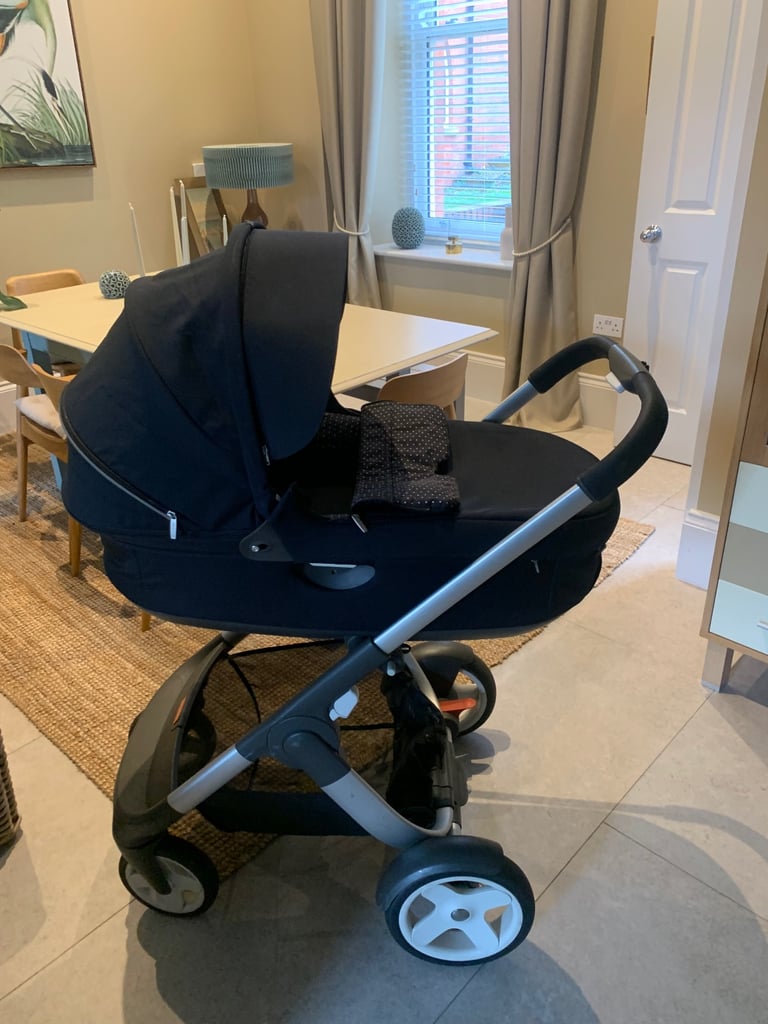  stokke transport system complete with carrycot and adjustable stroller seat black with spot trim