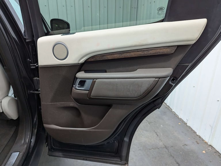 2017 Land Rover Discovery 2.0 Discovery HSE SD4 Auto 4WD 5dr SUV Diesel Automatic