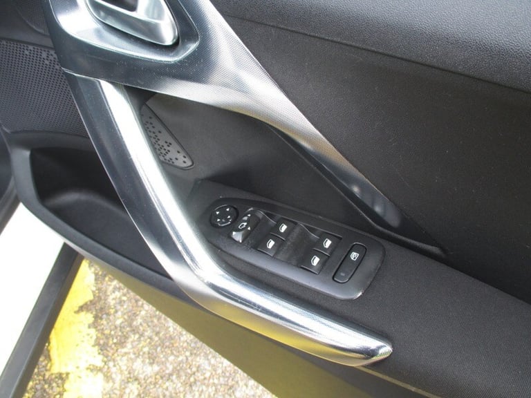 Peugeot 2008 BLUE HDI ALLURE