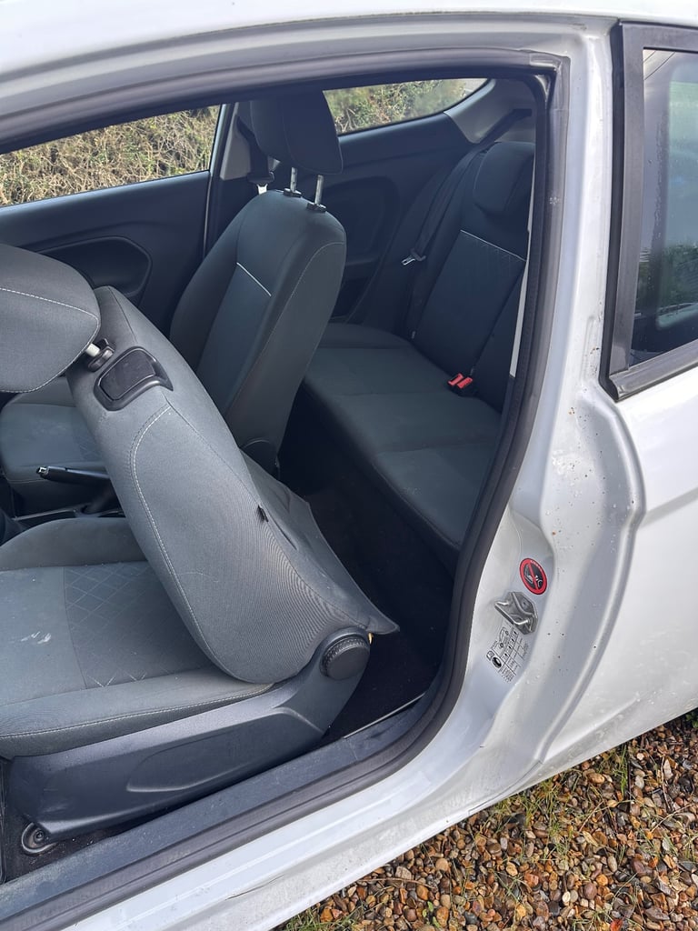 Ford, FIESTA, Hatchback, 2012, Manual, 1242 (cc), 3 doors