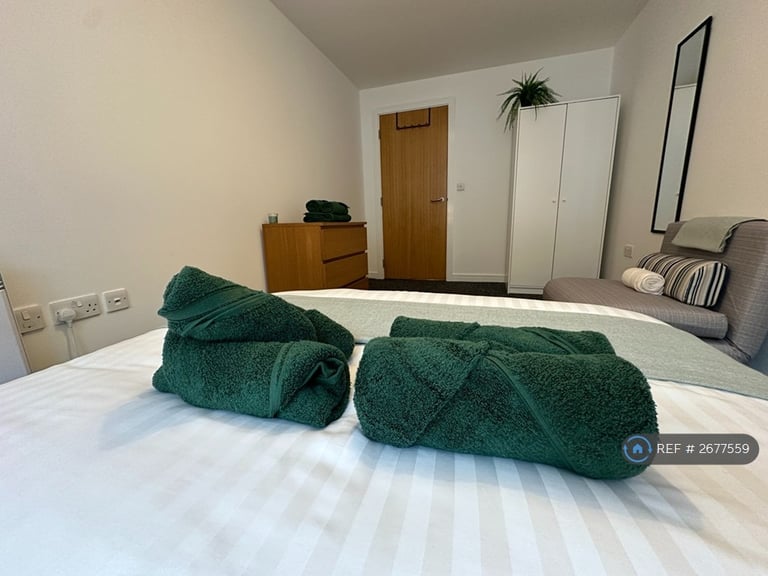 1 bedroom flat in Dyche Street, Manchester, M4 (1 bed) (#2677559)