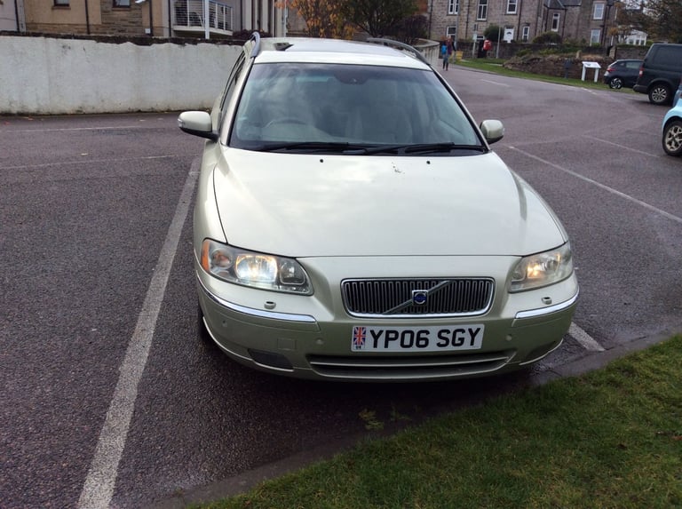 image for Volvo, V70, Estate, 2006, Semi-Auto, 2400 (cc), 5 doors