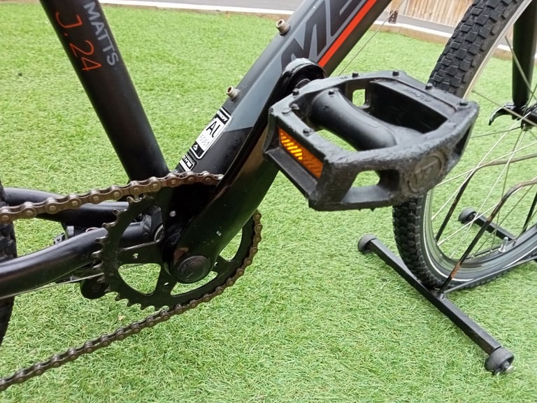 Merida Matts Junior 24 inch wheels Hybrid Mountain Bike.