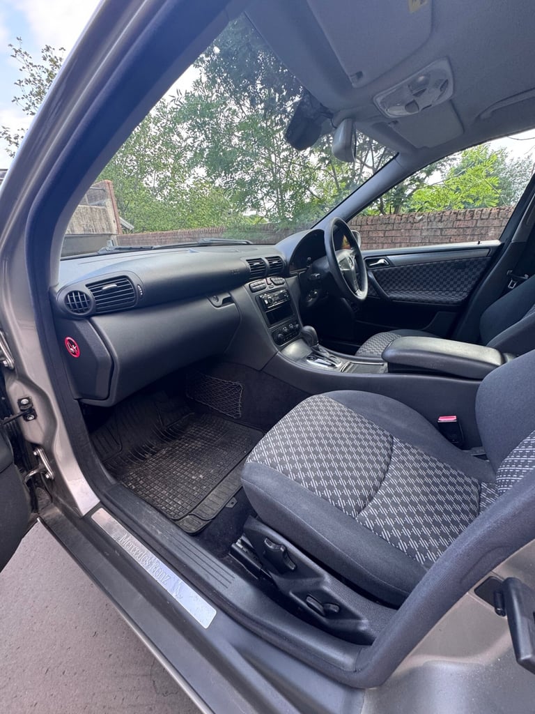2003 MERCEDES-BENZ C CLASS C180K Avantgarde SE 4dr AUTO PETROL SILVER SALOON VGC