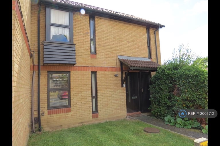 1 bedroom flat in Shinners Close, London, SE25 (1 bed) (#2668710)