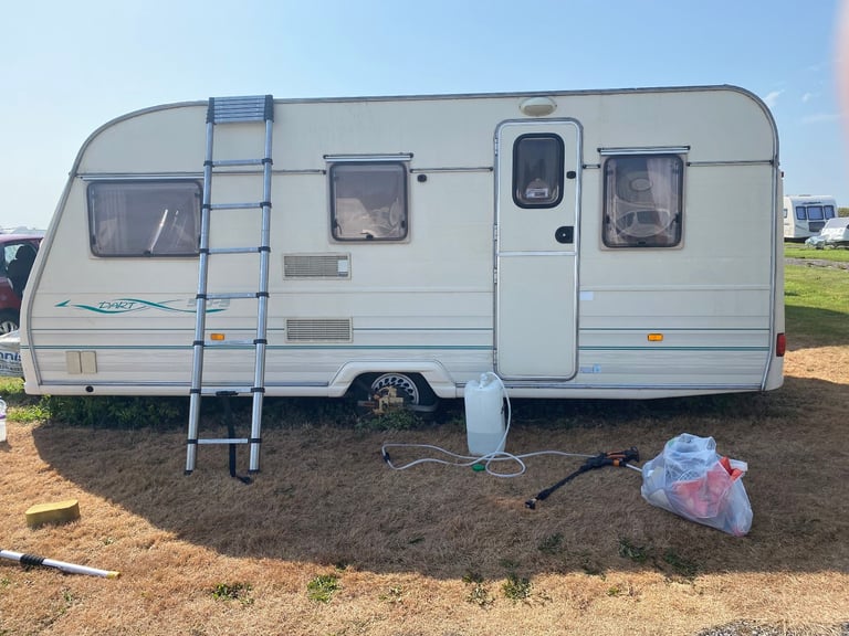 Touring Caravan: Avondale Dart 510/5 (2005/6) Includes Awning.