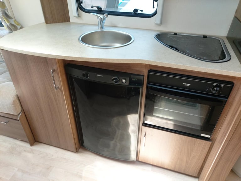 2016 Lunar Venus 460 2 Berth End Washroom Caravan