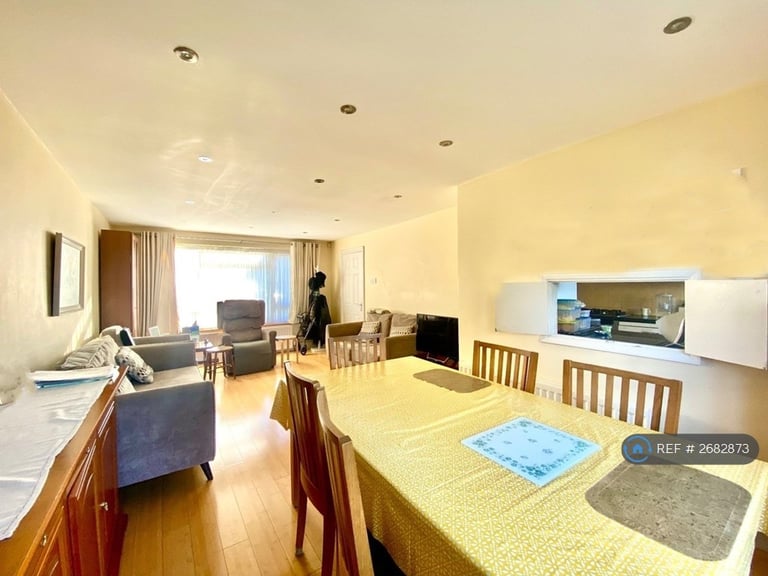 3 bedroom house in Warden Avenue, Harrow, HA2 (3 bed) (#2682873)