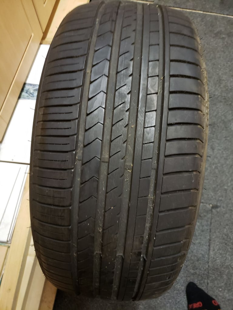 image for 245/40zr/19 Tyre