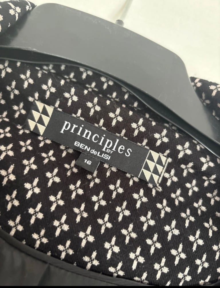 Ladies Blazer Size 16