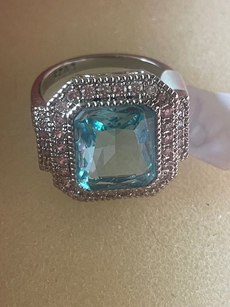 NEW Stunning Ladies Ring Size P