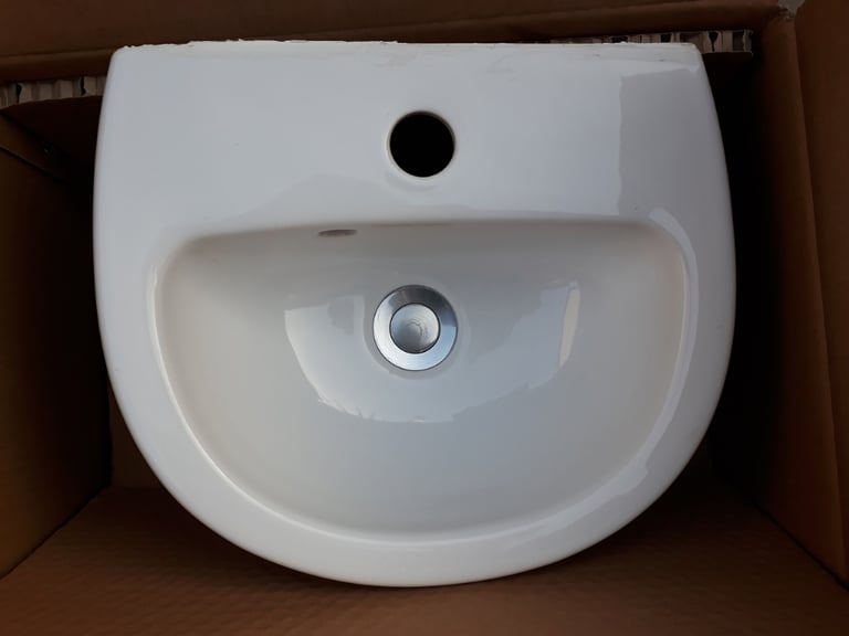 Wickes Newport cloakroom basin + Bristan Quest basin mixer tap + clicker waste - lightly used