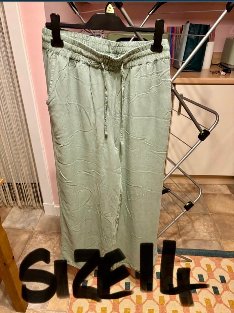 Women’s Clothing Size 14