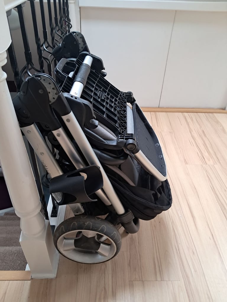 Mamas & Papas Flip XT2 travel system pushcair in Black/Grey (7piece - including car seat)