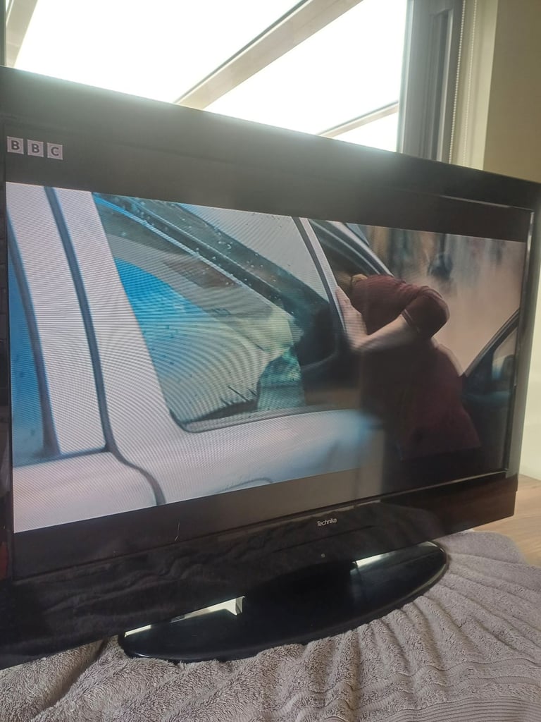 32" tecknika tv & dvd player