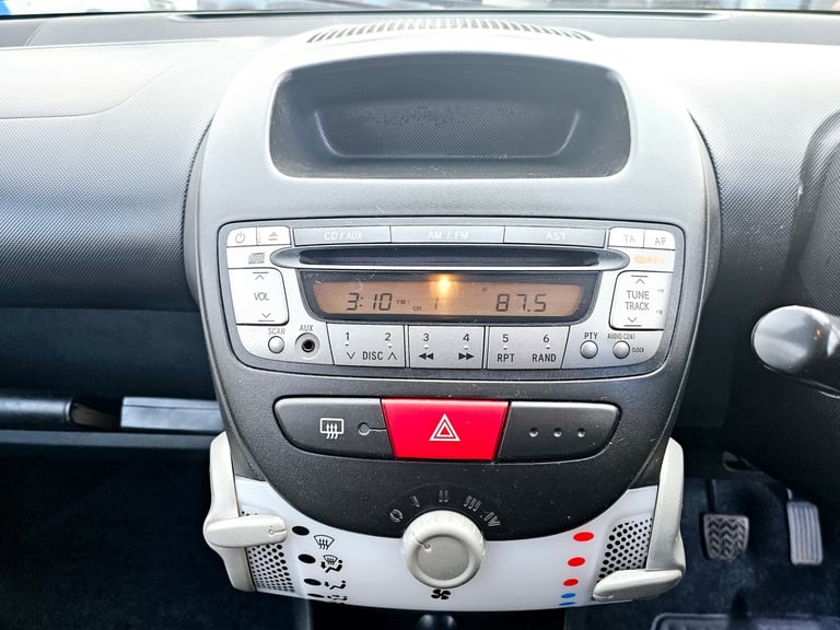 2013 Toyota AYGO 1.0 VVT-i Fire 5dr HATCHBACK Petrol Manual