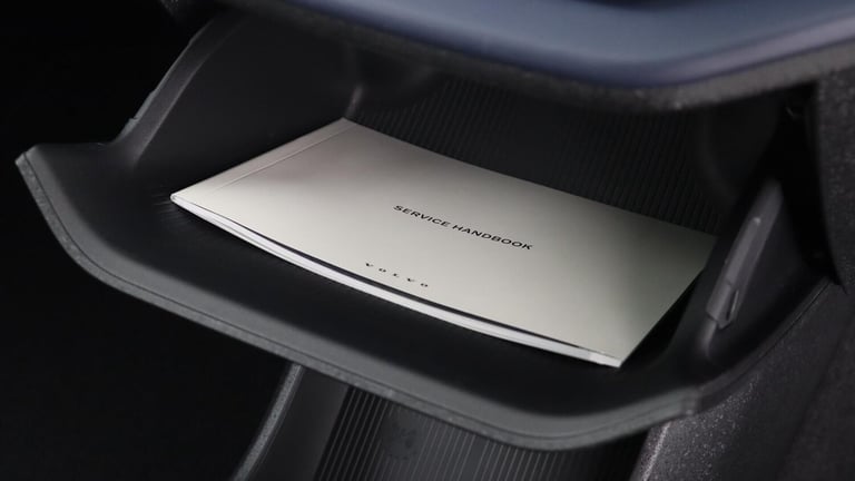2025 Volvo EX30 Twin Performance Plus (Harman Kardon Sound, Apple CarPlay, BLIS) ESTATE Electric ...