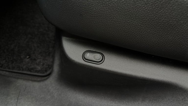 2017 Land Rover Range Rover Velar 2.0 D240 R-Dynamic SE 5dr Auto ESTATE DIESEL Automatic