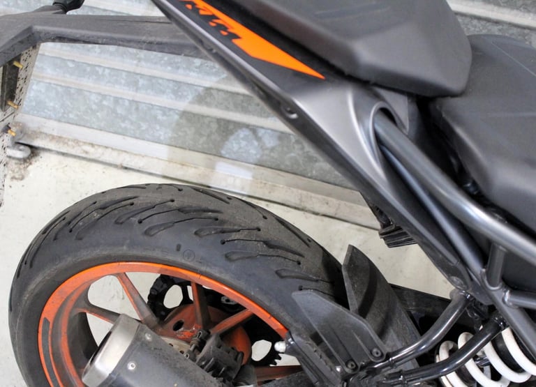 2023 73 KTM DUKE 125 ABS LEARNER LEGAL TRADE SALE 3K GREY/ORANGE NEW MOT RIDE