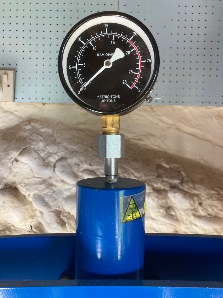 Almost new 20 ton Hydraulic Press for sale