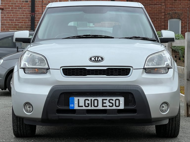 KIA SOUL 1.6 CRDi 2 5dr Silver Lovely Value Family motoring