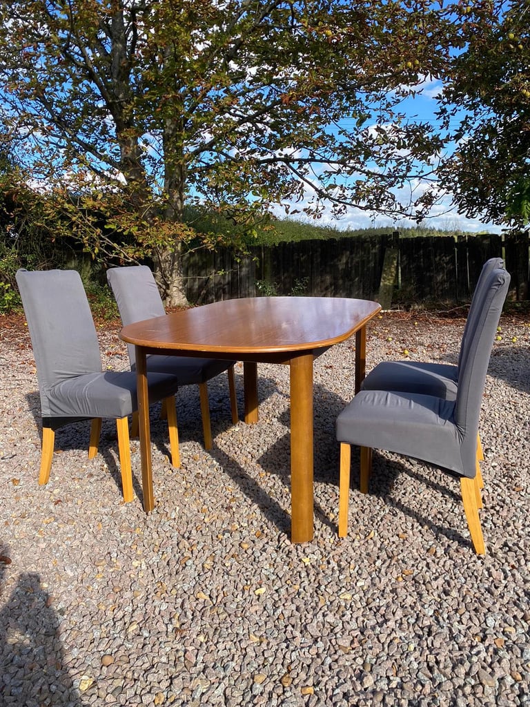 Dining table with 6x chair for £90(Free delivery)