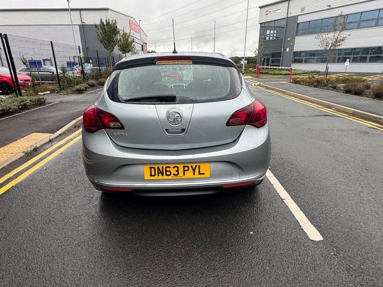 2013 Vauxhall Astra 1.4i 16V SRi 5dr HATCHBACK Petrol Manual