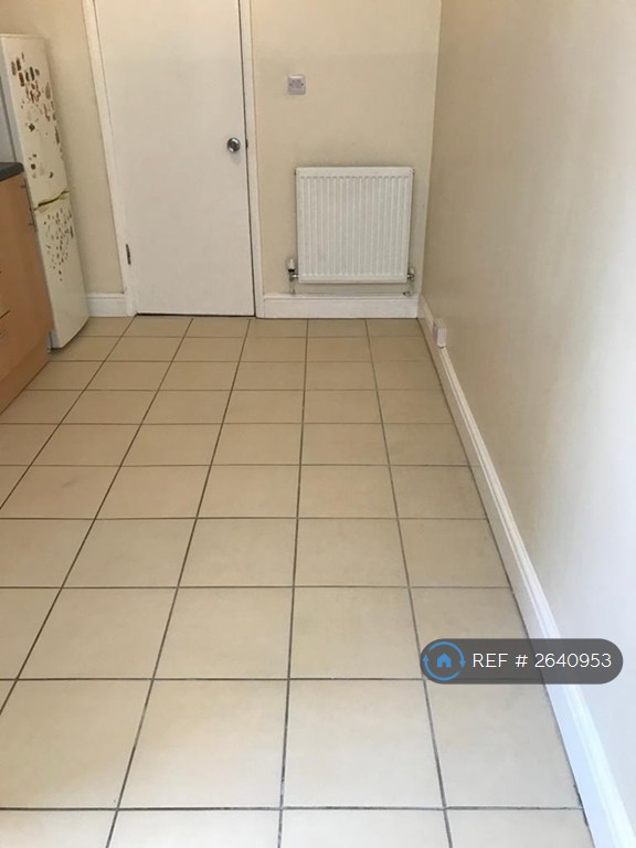 Studio flat in Mitcham Road, Croydon, CR0 (#2640953)