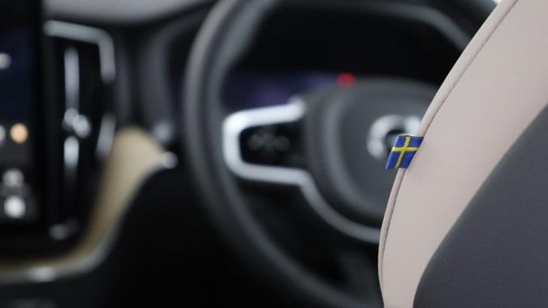  Volvo XC60 T6 AWD PHEV Plus Dark (360 Camera, Harman/Kardon, Adaptive Cruise) Petrol/Electric Hy...