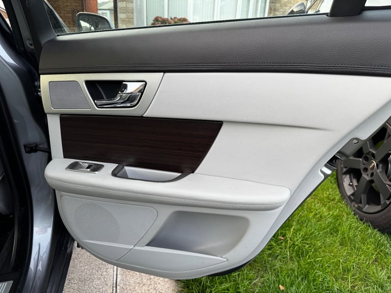 Jaguar, XF, Saloon, 2012, Other, 2993 (cc), 4 doors