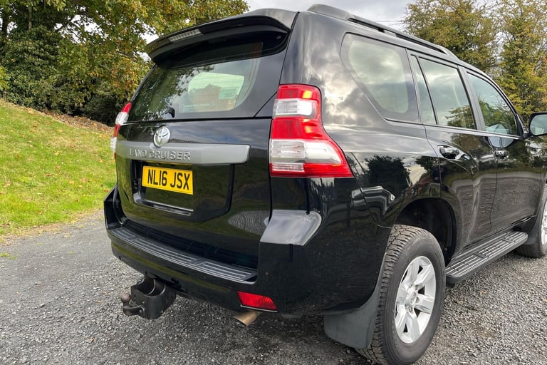  Toyota Land Cruiser 2.8d Active Suv 5dr Diesel Auto 4wd Euro 6 7 Seats 177 Ps