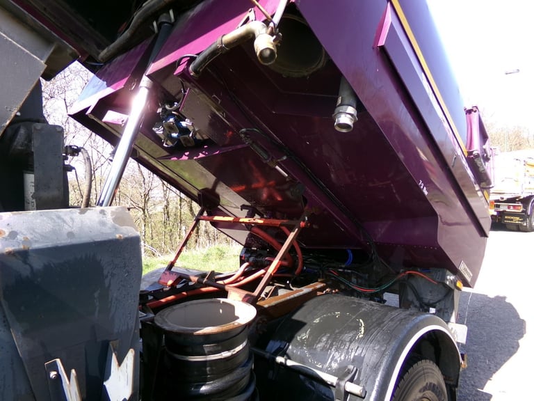 2008 (08) LEYLAND DAF LF55.220 DUAL SWEEPER. JOHNSTON BODY. JET WASH. EX COUNCIL