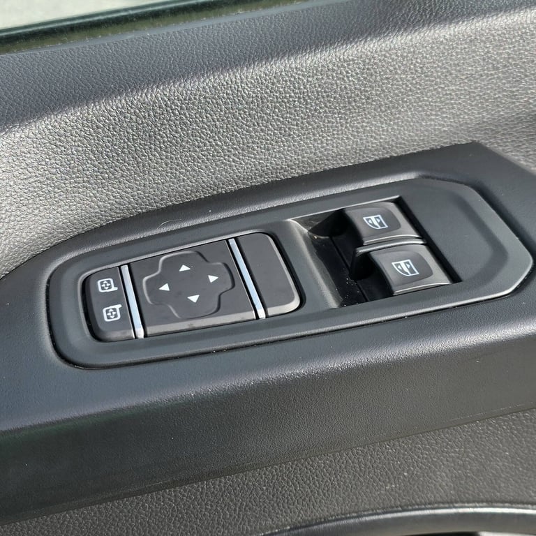 2022 Renault Trafic LL30 ENERGY dCi 145 Business 9 Seater MPV DIESEL Manual