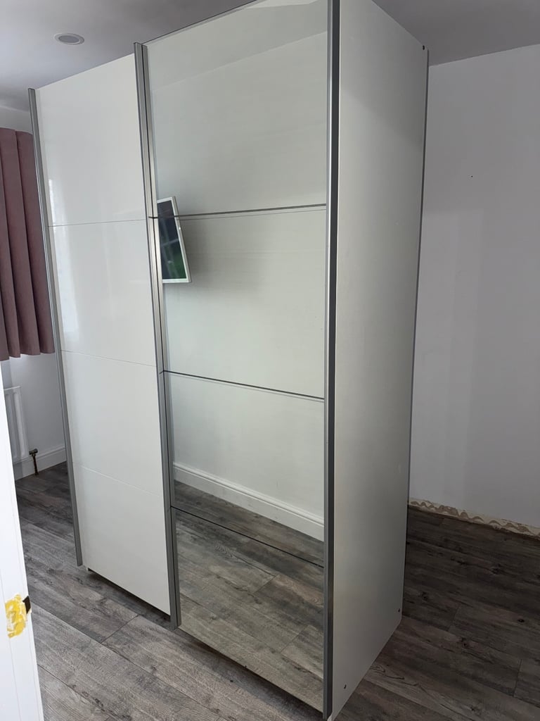 Double wardrobe 