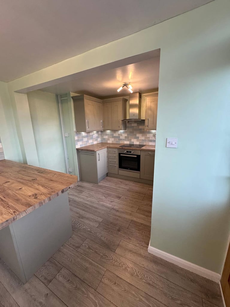 3 bed house with garage and driveway to let 