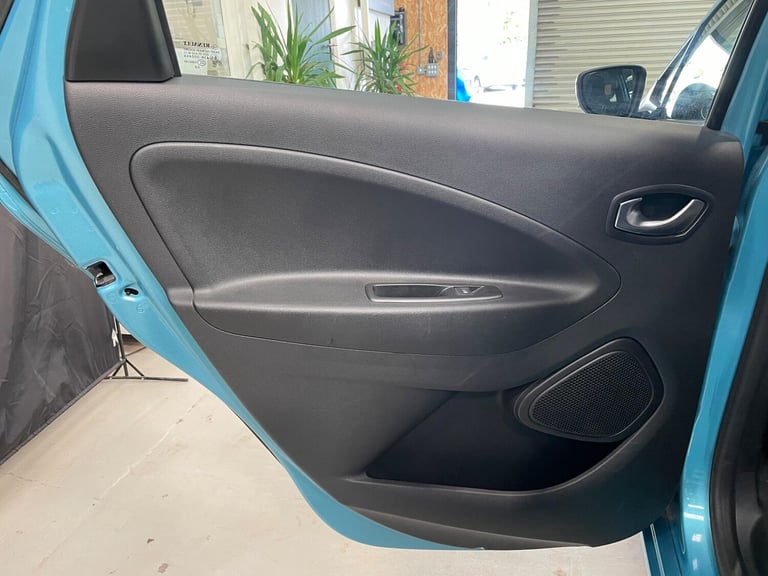 2020 Renault Zoe R135 52kWh Iconic Auto 5dr (i, Rapid Charge) HATCHBACK Electric Automatic