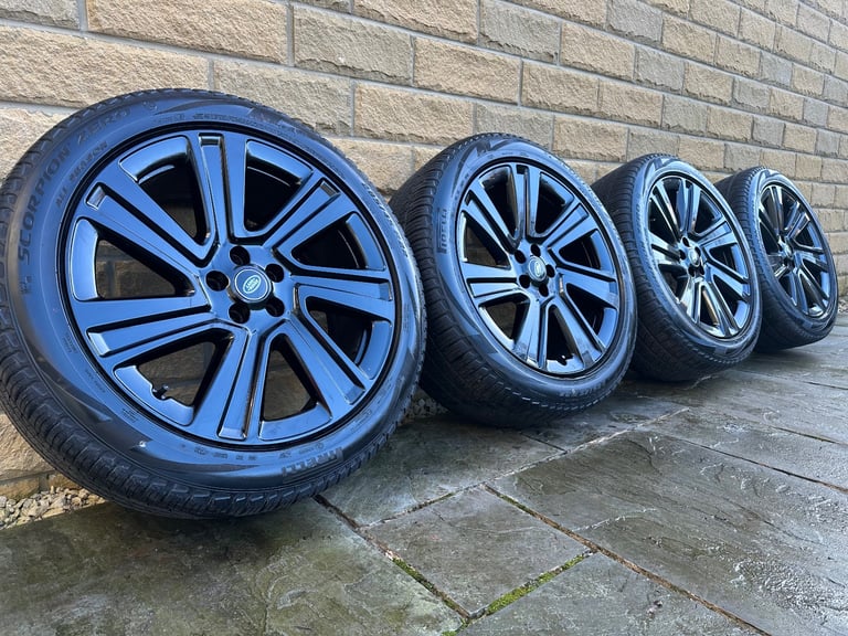 Range Rover Sport Vogue Discovery L460 22" Alloy wheels style 7023 Powdered Black & 8mm Pirelli’s!