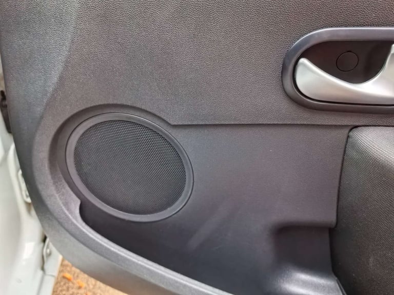 2009 Renault Clio 1.1 Clio Expression 16v 5dr Hatchback Petrol Manual