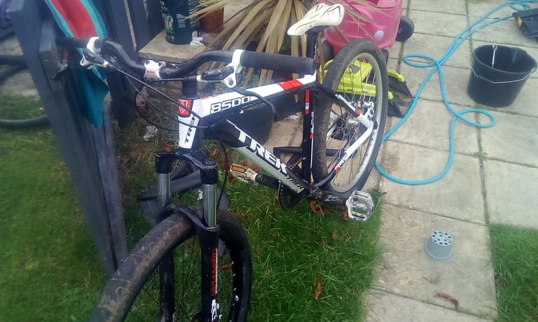 Trek 8500 mountain bike