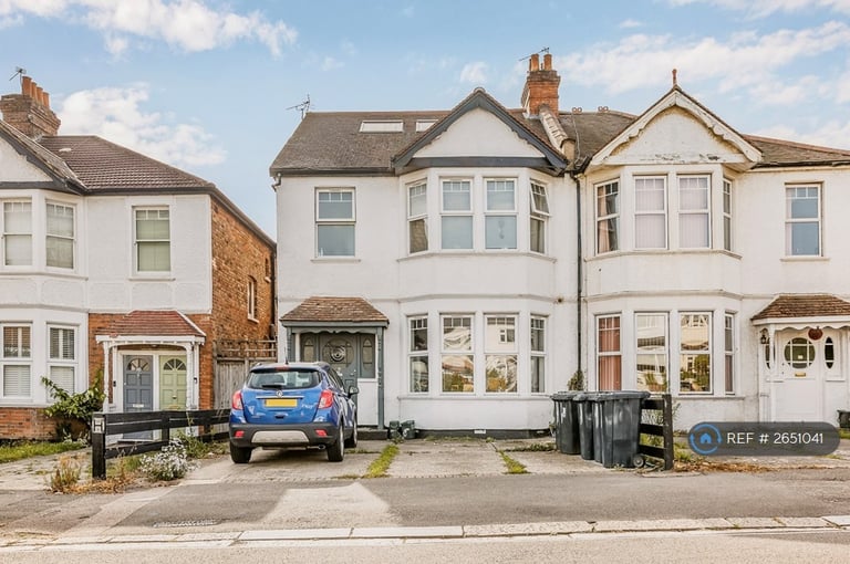 image for 3 bedroom flat in Lynton Road, London, W3 (3 bed) (#2651041)