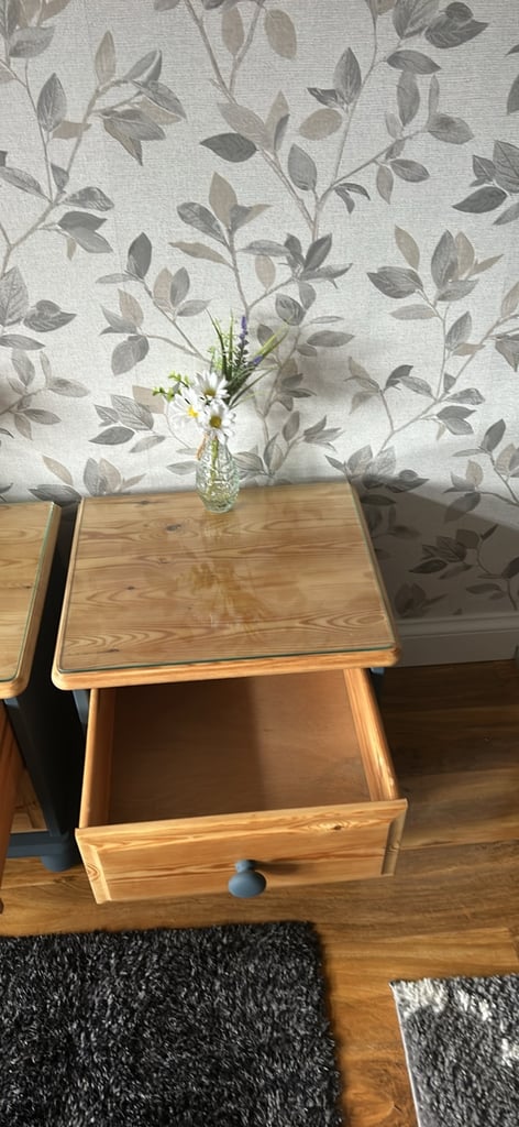 2 solid pine bedside tables 