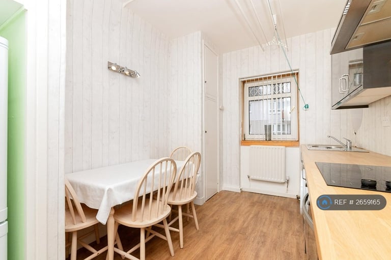 3 bedroom flat in Fieldhead Drive, Glasgow, G43 (3 bed) (#2659165)