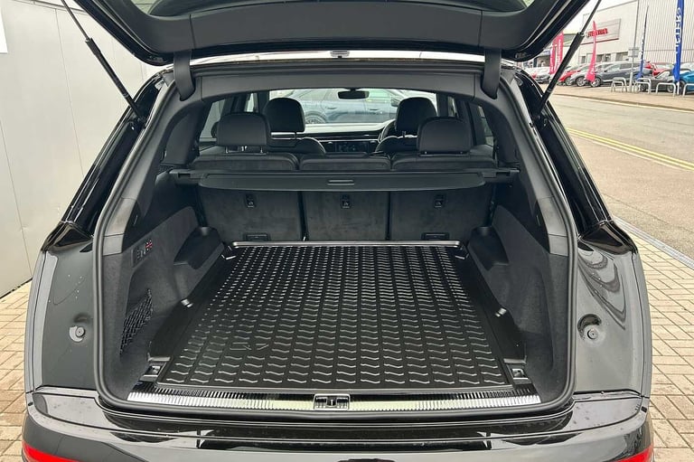 2025 Audi Q7 55 TFSI Quattro Black Edition 5dr Tiptronic SUV Petrol Automatic